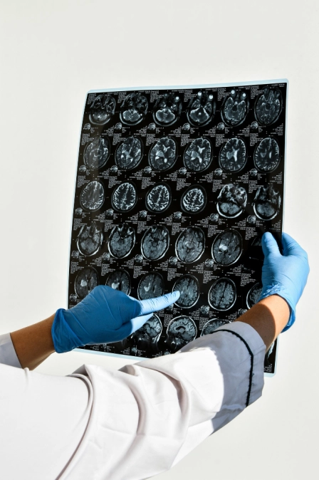 Neurolog przyjmuje pacjentów w domu